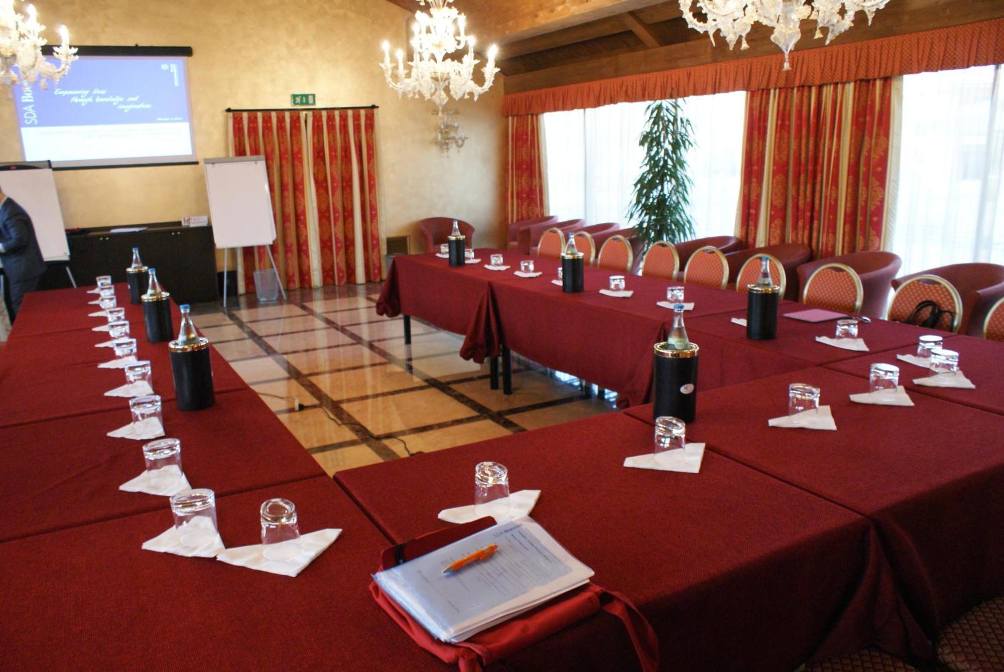 Hotel Calissano Альба Екстер'єр фото