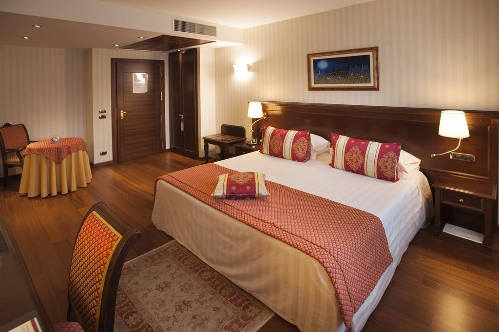 Hotel Calissano Альба Екстер'єр фото