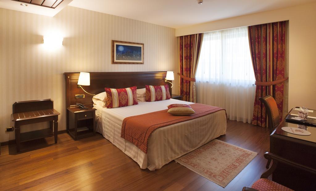 Hotel Calissano Альба Екстер'єр фото