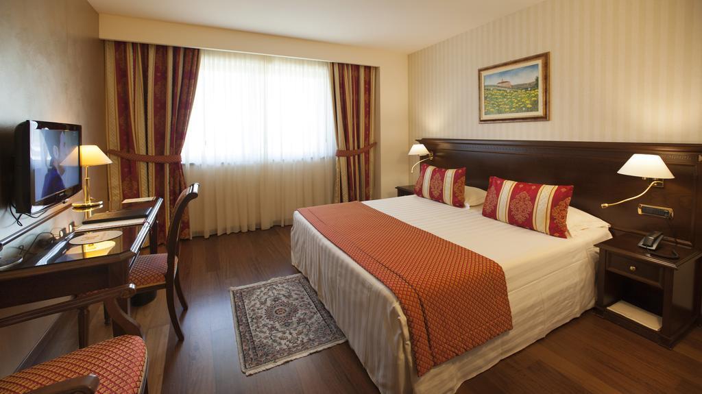 Hotel Calissano Альба Екстер'єр фото