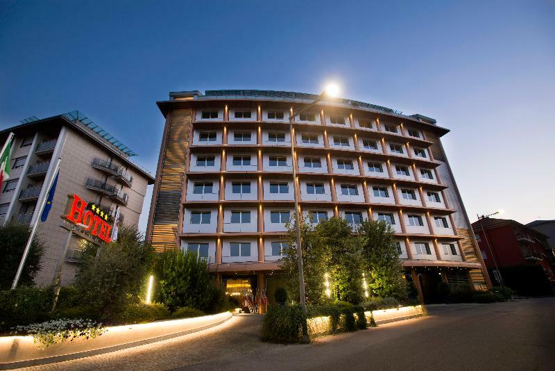 Hotel Calissano Альба Екстер'єр фото