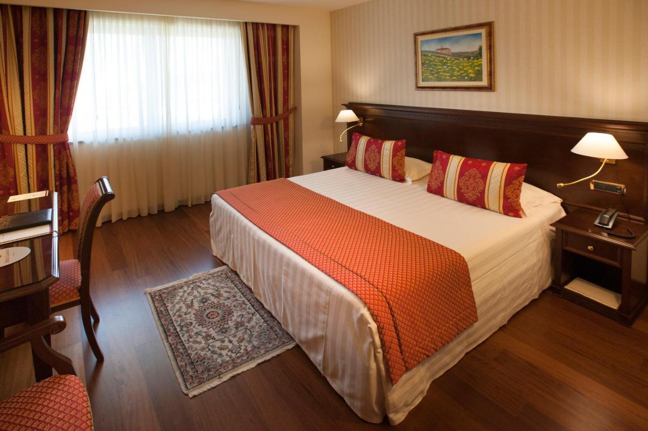 Hotel Calissano Альба Екстер'єр фото